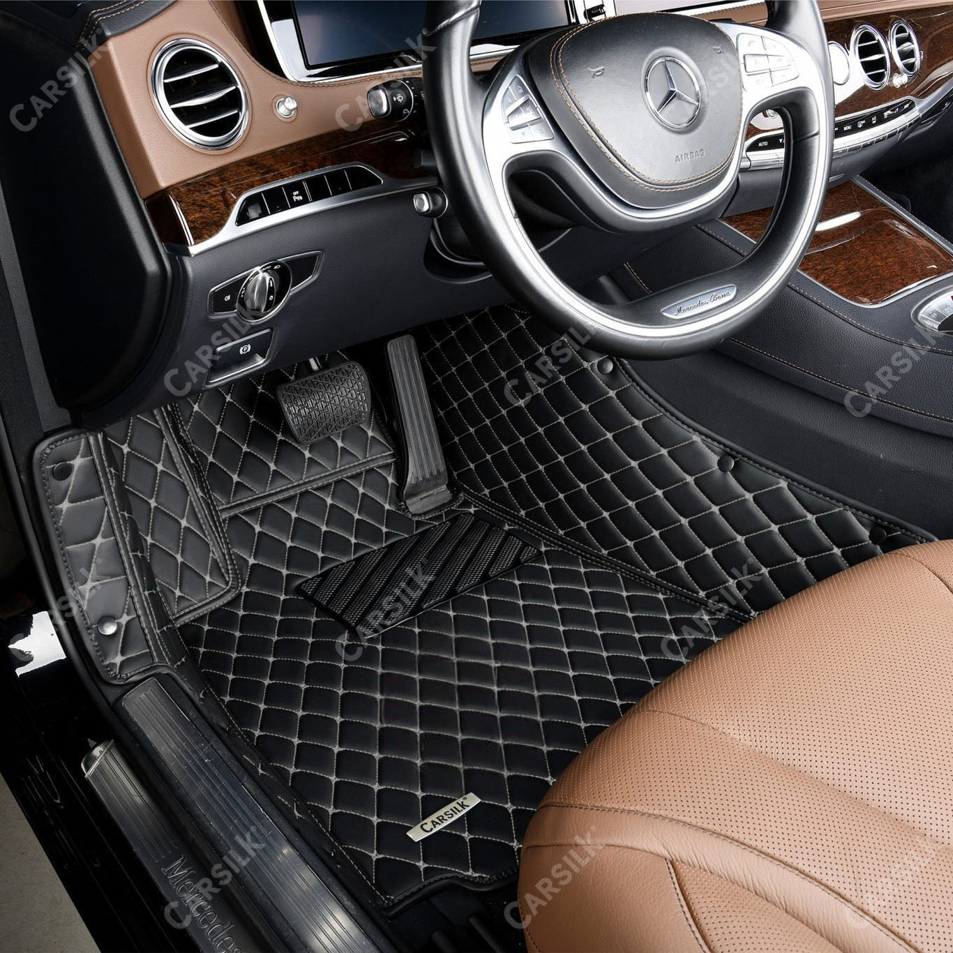 Alternative view of BLACK & WHITE DIAMOND PATTERN CAR MATS SET