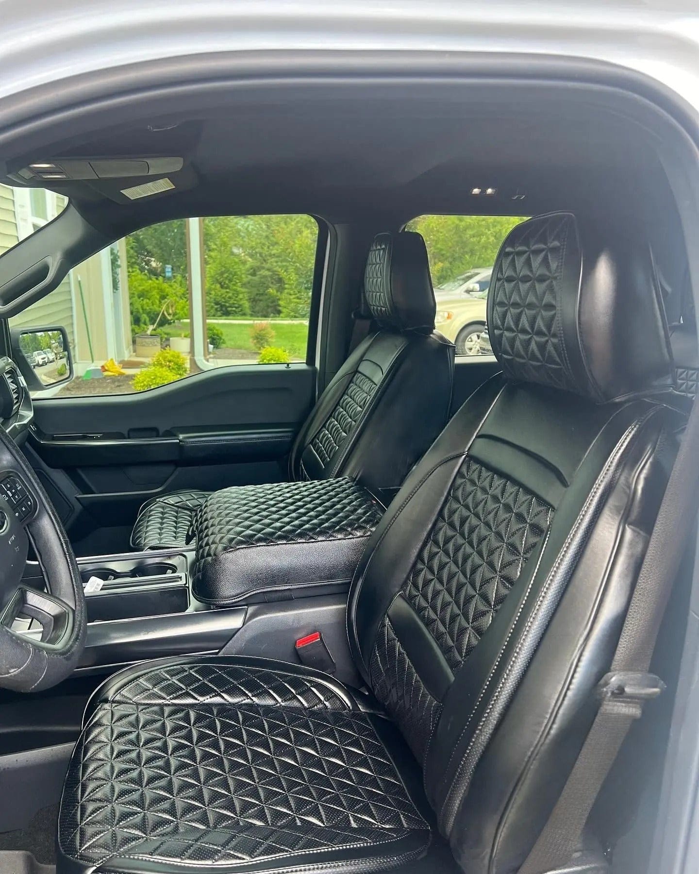 Black & Grey Breathable Waterproof Diamond Pattern Leather Seat Cover for Cars photo review