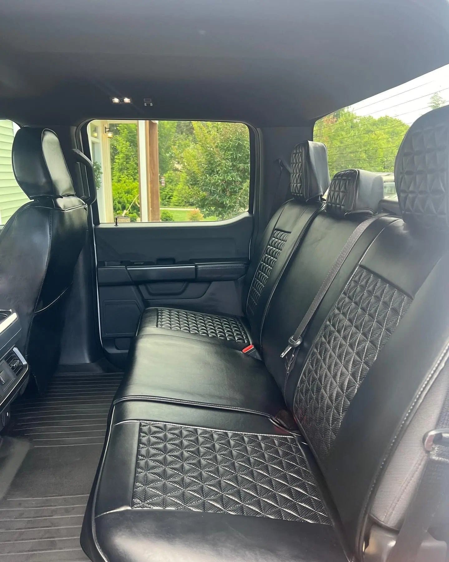 Black & Grey Breathable Waterproof Diamond Pattern Leather Seat Cover for Cars photo review